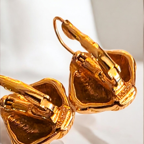 Vintage Monet Gold Tone Sculptural Drop Earrings Signed - Picture 6 of 7